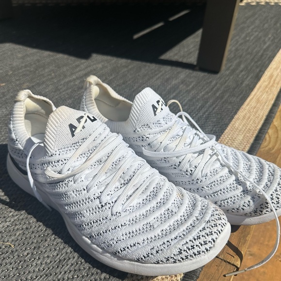 APL wave - Picture 1 of 2